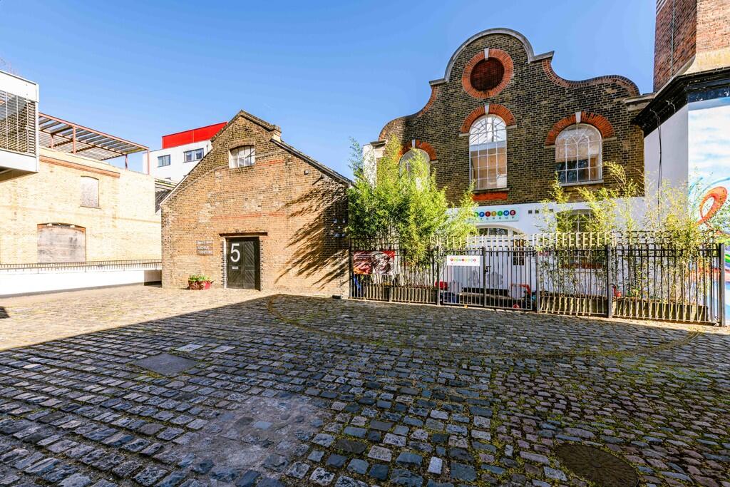 Main image of property: Lea Bridge Road, E8