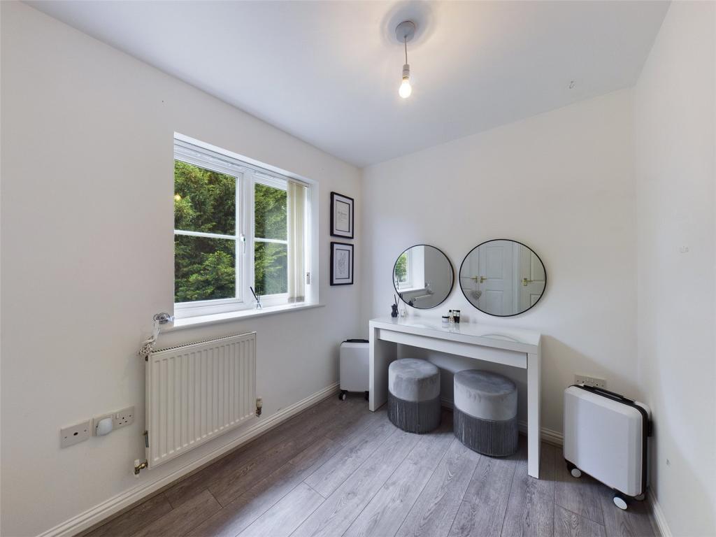 4 bedroom detached house for sale in Carisbrooke Road, Hucclecote