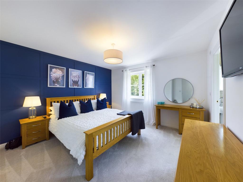 4 bedroom detached house for sale in Carisbrooke Road, Hucclecote