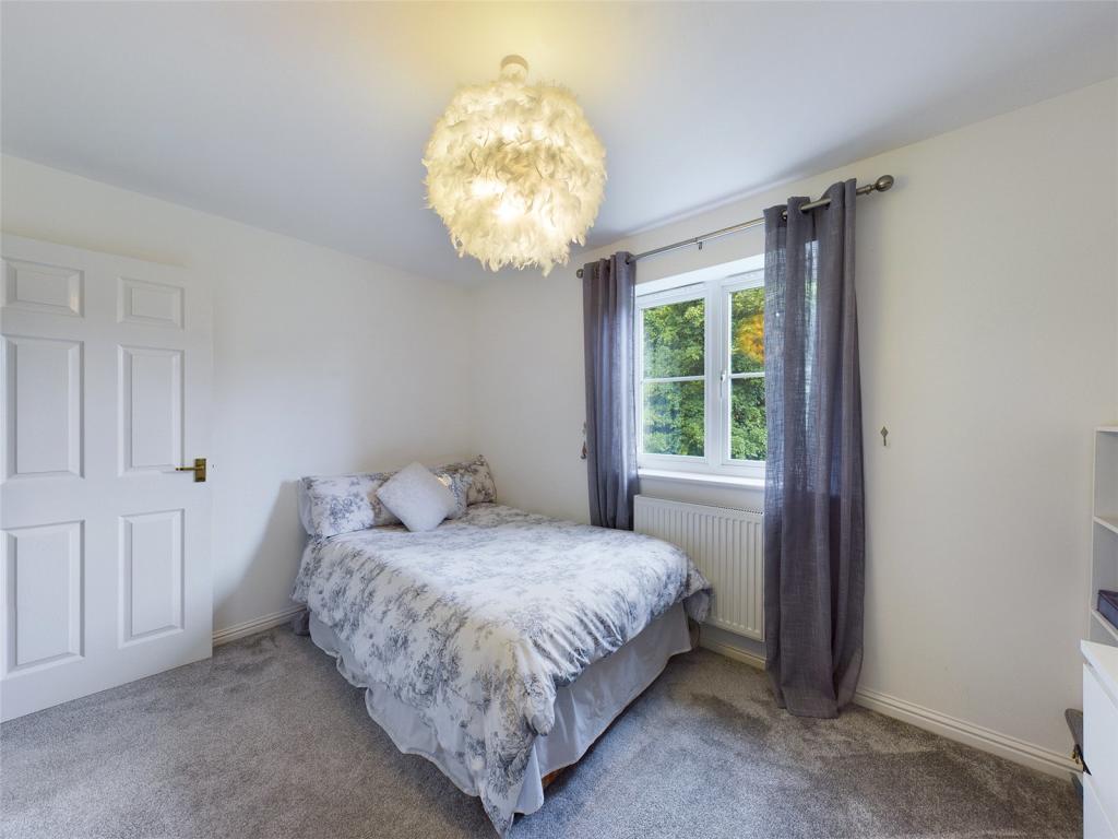 4 bedroom detached house for sale in Carisbrooke Road, Hucclecote