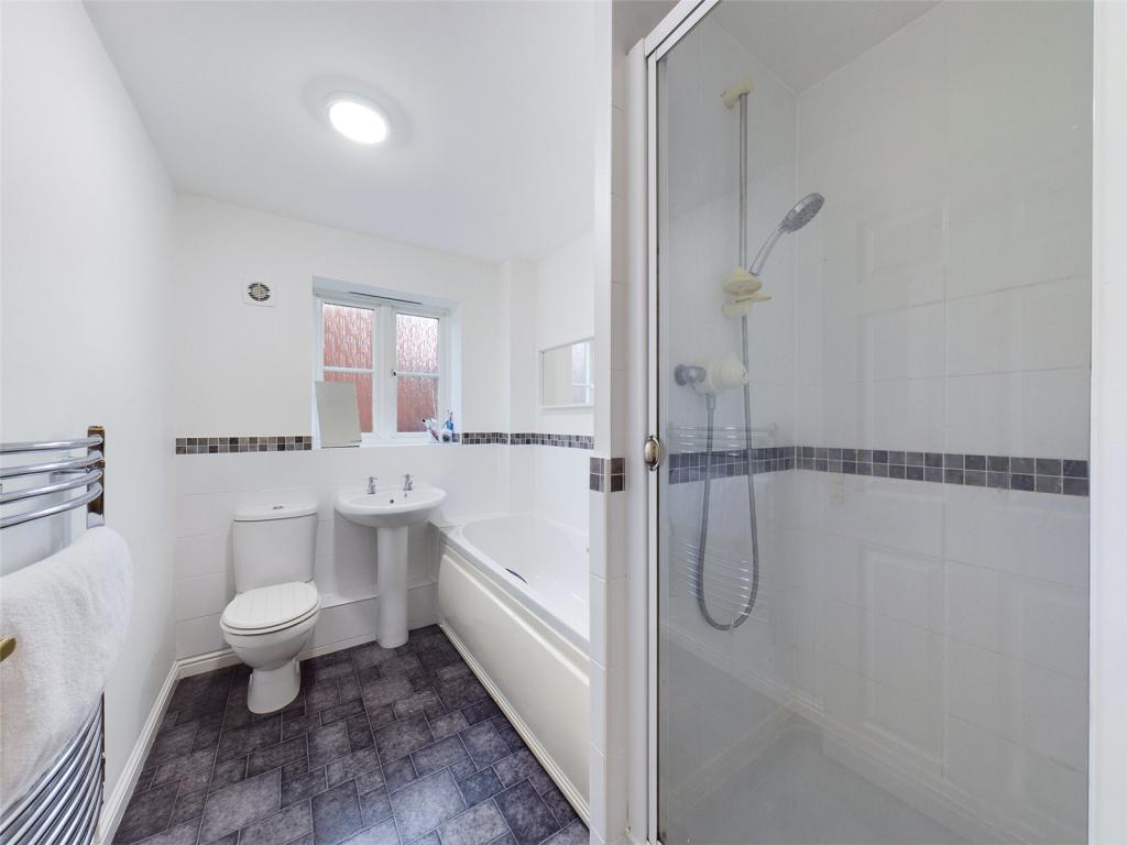 4 bedroom detached house for sale in Carisbrooke Road, Hucclecote