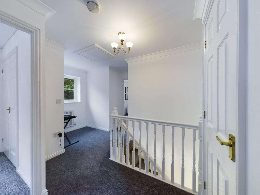 4 bedroom detached house for sale in Carisbrooke Road, Hucclecote