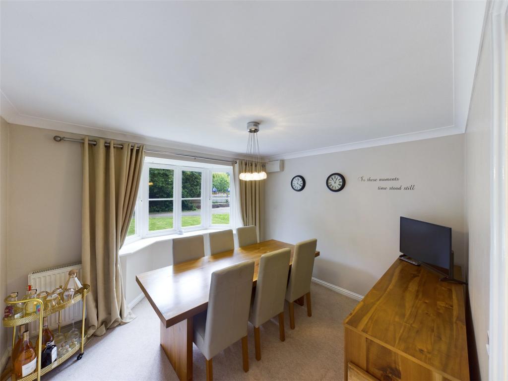 4 bedroom detached house for sale in Carisbrooke Road, Hucclecote