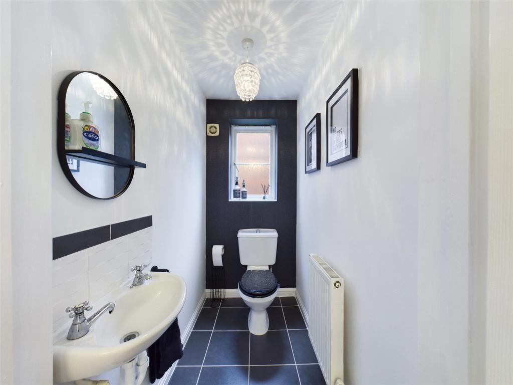 4 bedroom detached house for sale in Carisbrooke Road, Hucclecote