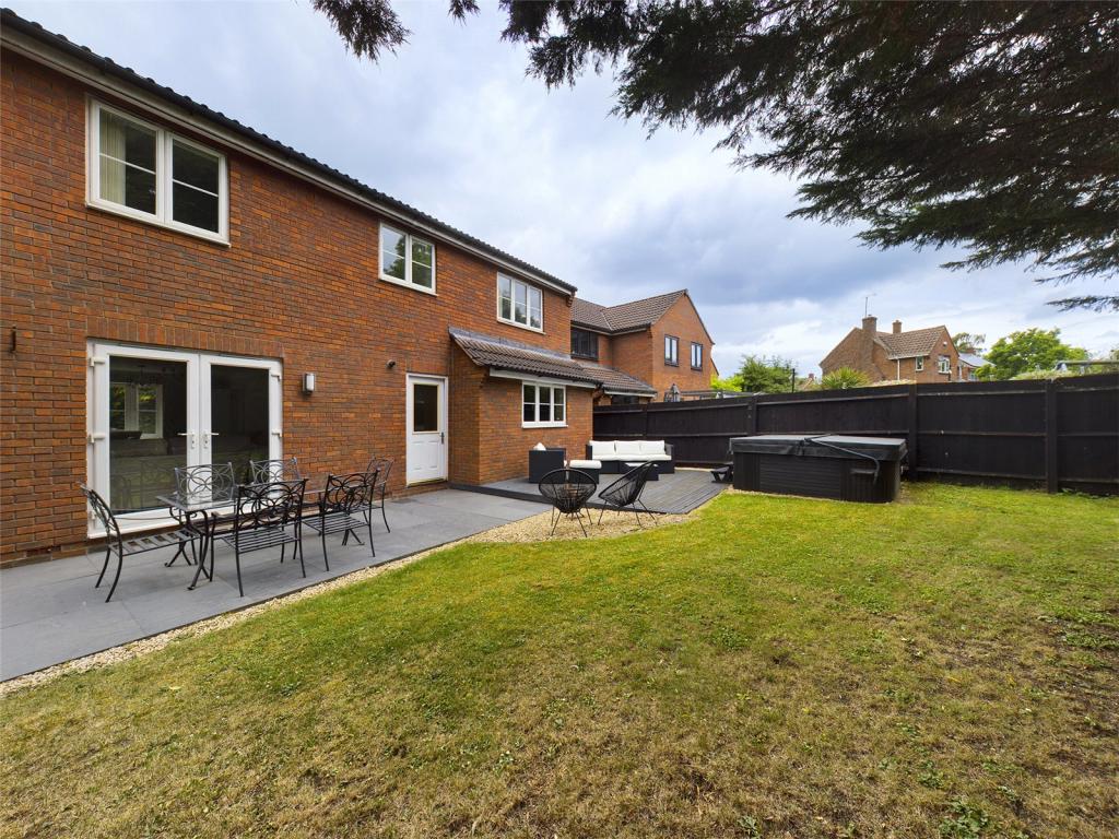 4 bedroom detached house for sale in Carisbrooke Road, Hucclecote