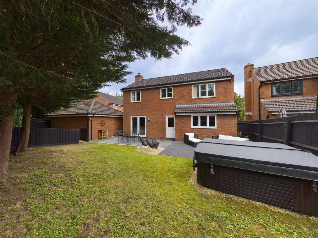 4 bedroom detached house for sale in Carisbrooke Road, Hucclecote