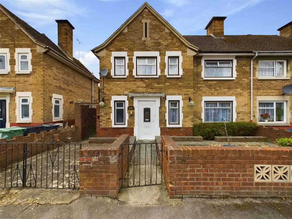 4 bedroom semi-detached house for sale in Naunton Road, Gloucester, Gloucestershire, GL4