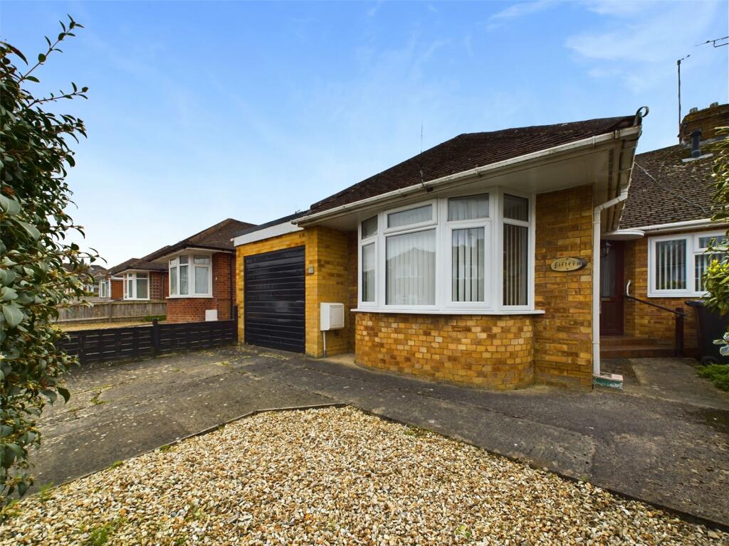2 bedroom bungalow for sale in Horsbere Road, Hucclecote, Gloucester, Gloucestershire, GL3
