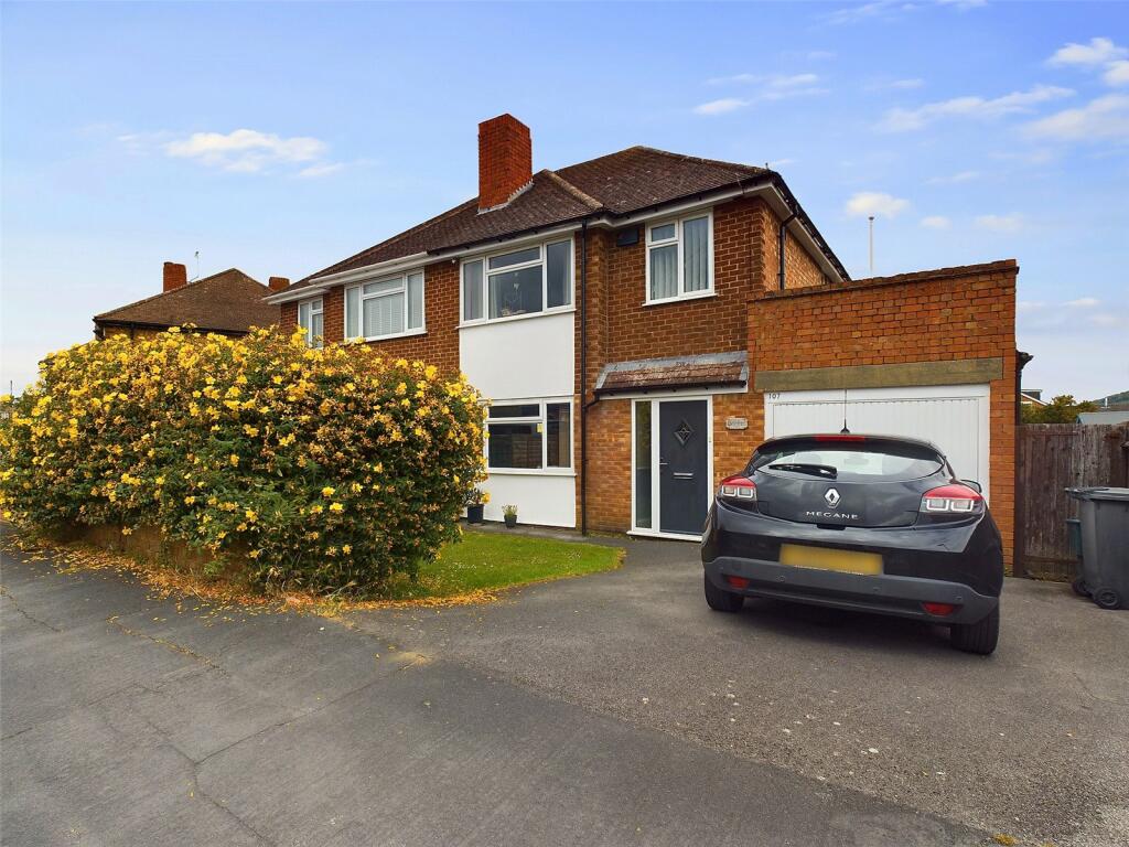 3 bedroom semidetached house for sale in Dinglewell, Hucclecote