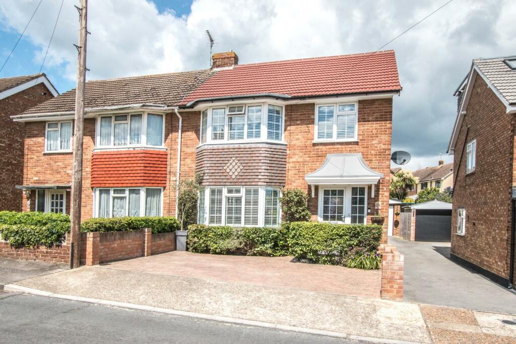 3 bedroom house for sale in Rolvenden Road, Wainscott, ME2