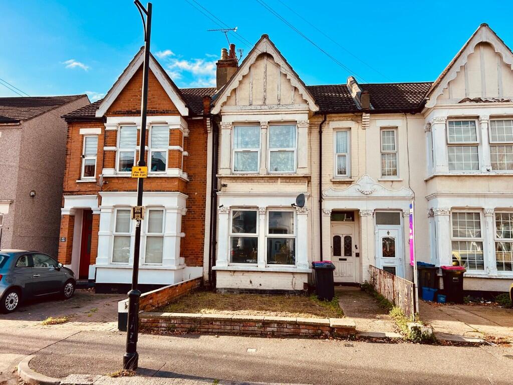 Main image of property: Bellevue Road, Southend-On-Sea, Essex, SS2