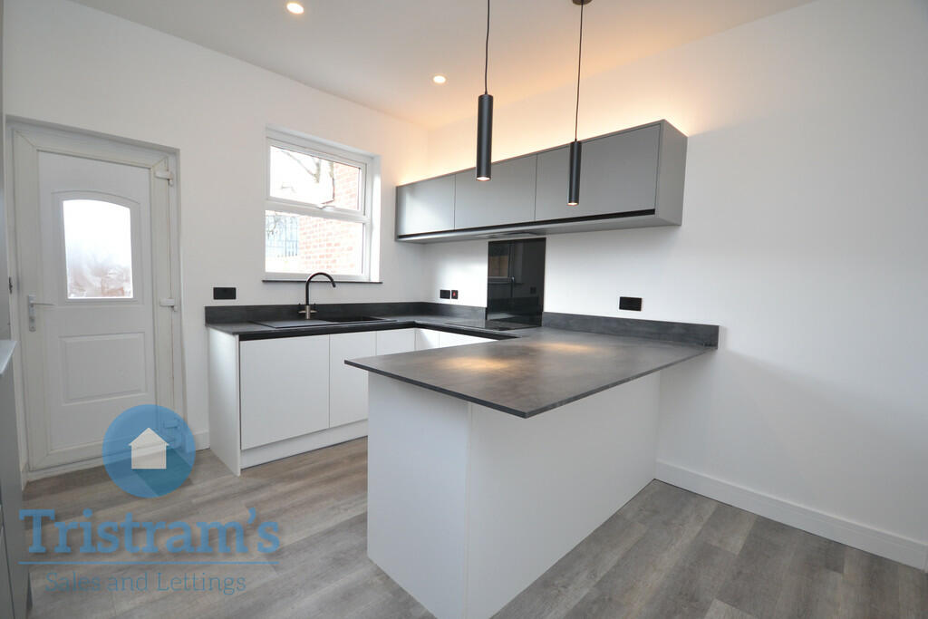 3 bedroom terraced house for rent in Warwick Street, Nottingham, NG7