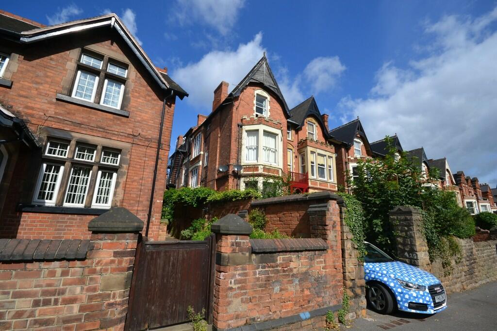 Studio flat for rent in Mansfield Road, Nottingham, NG5