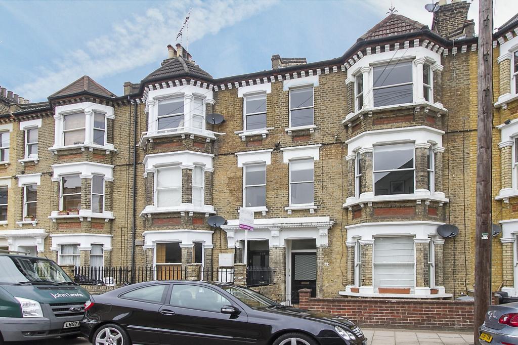 2 bedroom flat for rent in Warriner Gardens, SW11 4DU, SW11