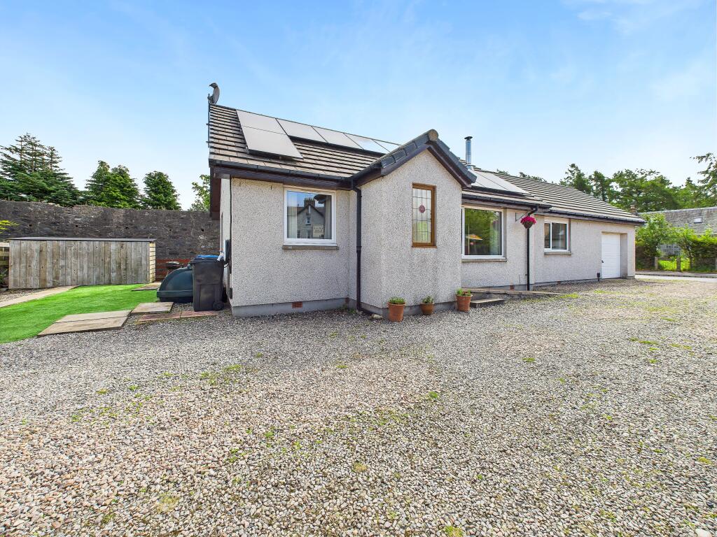 3 bedroom detached house