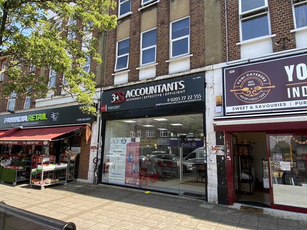Main image of property: 231 Kenton Road, Harrow, HA3 0HD