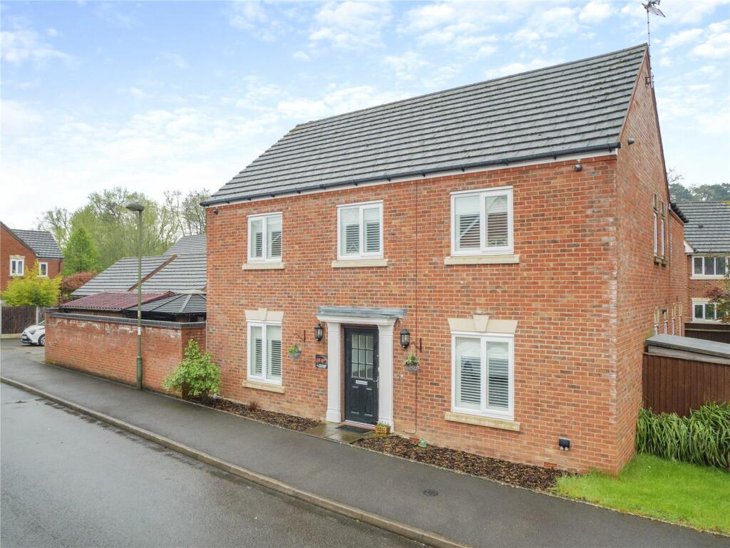 5 bedroom detached house for sale in Evergreen Way, StourportonSevern