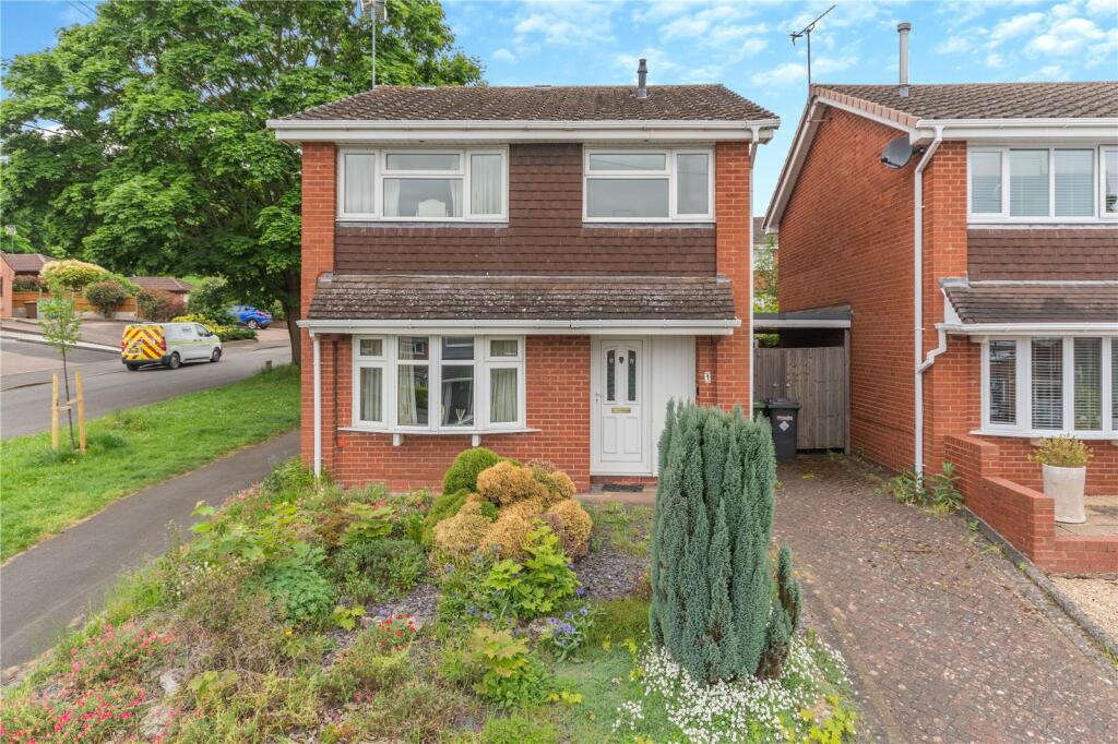 4 bedroom detached house for sale in Whitburn Close, Kidderminster, Worcestershire, DY11