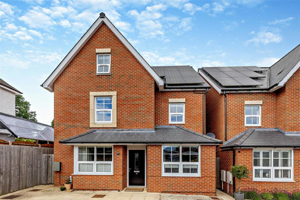 5 bedroom detached house for sale in Manor Avenue, Kidderminster, Worcestershire, DY11