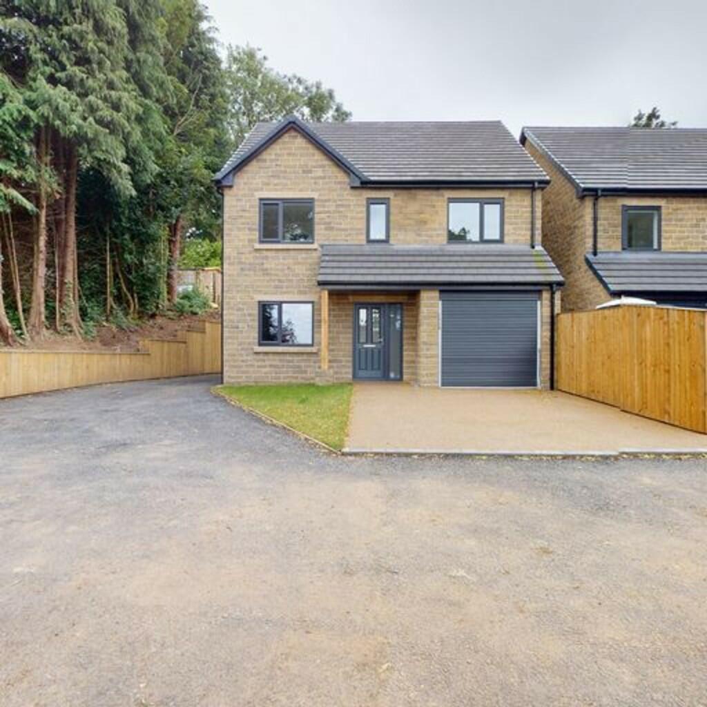 4 bedroom detached house for sale in Station Road, Conisbrough, DN12