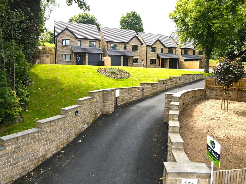 4 bedroom detached house for sale in Station Road, Conisbrough, DN12