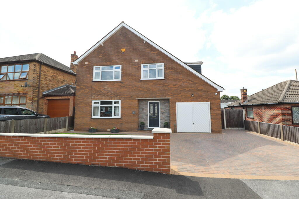 4 bedroom detached house for sale in Willow Road, Wathupondearne, S63