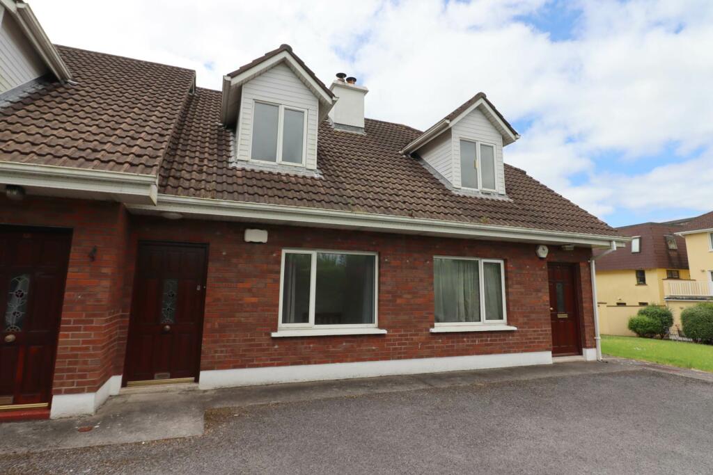 3 bedroom terraced house for sale in 11 Carragh Court, Knocknacarra