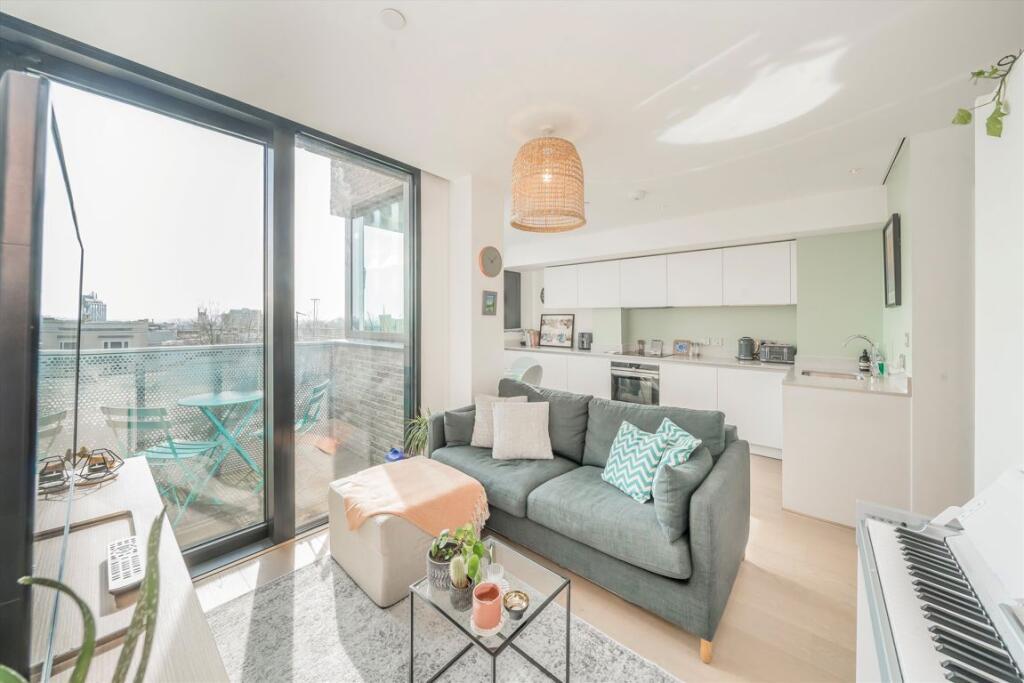 Main image of property: Highgate Hill, Archway