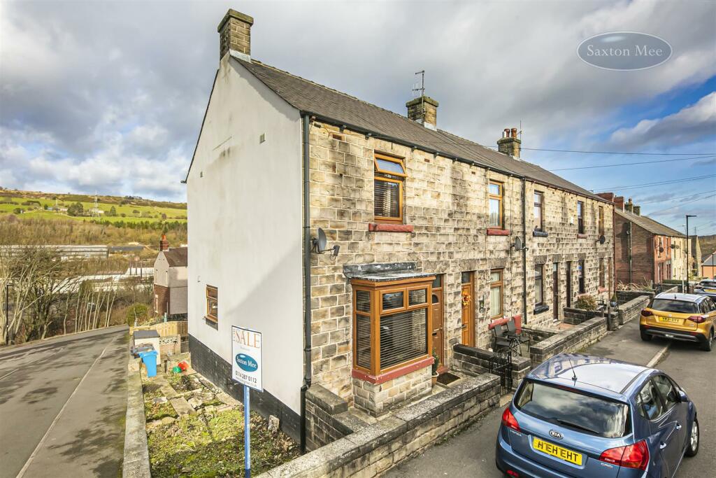 2 bedroom end of terrace house for sale in Albany Road, Stocksbridge