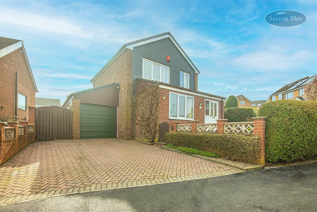 3 bedroom detached house for sale in Hillcrest Road, Deepcar, Sheffield