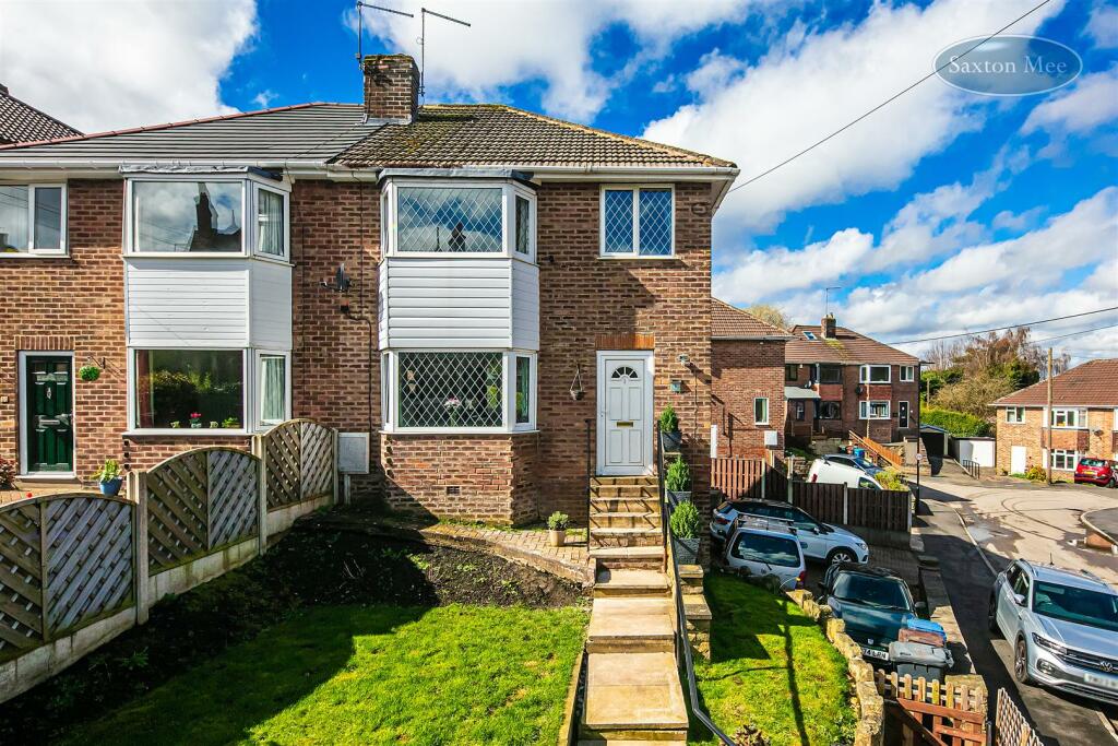 3 bedroom semidetached house for sale in Victoria Close, Stocksbridge