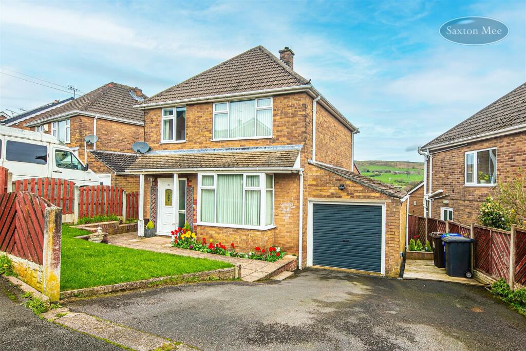 3 bedroom detached house for sale in Hillcrest Road, Deepcar, Sheffield
