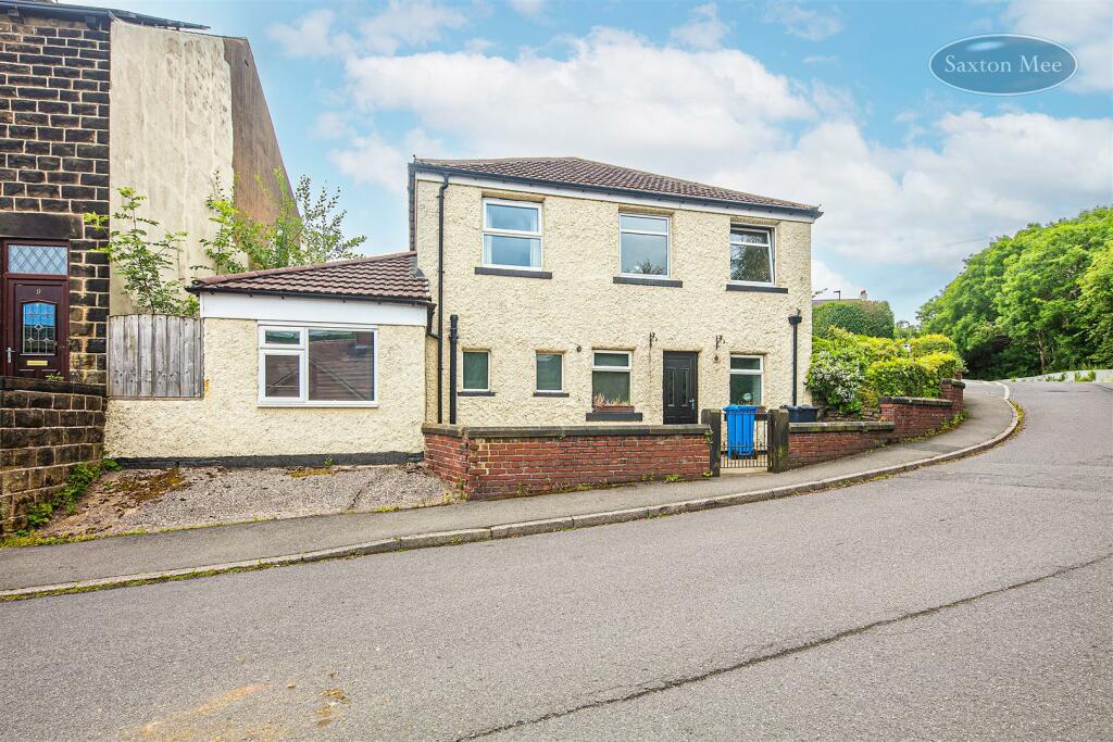 3 bedroom detached house for sale in Coronation Road, Stocksbridge
