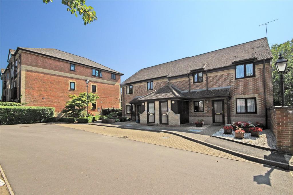 2 bedroom apartment for sale in The Mulberrys, Royal Wootton Bassett, SN4