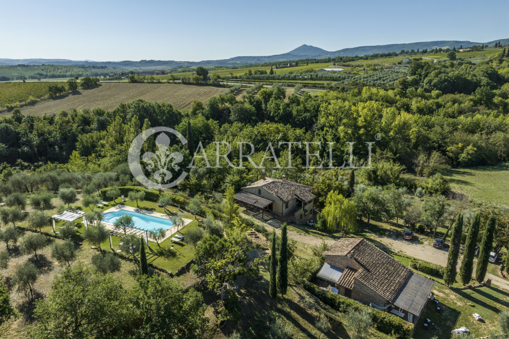 4 bedroom Farm House for sale in Tuscany, Siena...