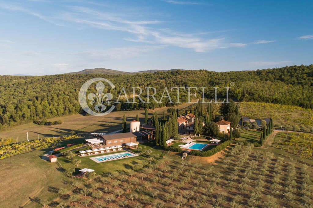 30 bedroom farm house for sale in Tuscany Arezzo Bucine Italy