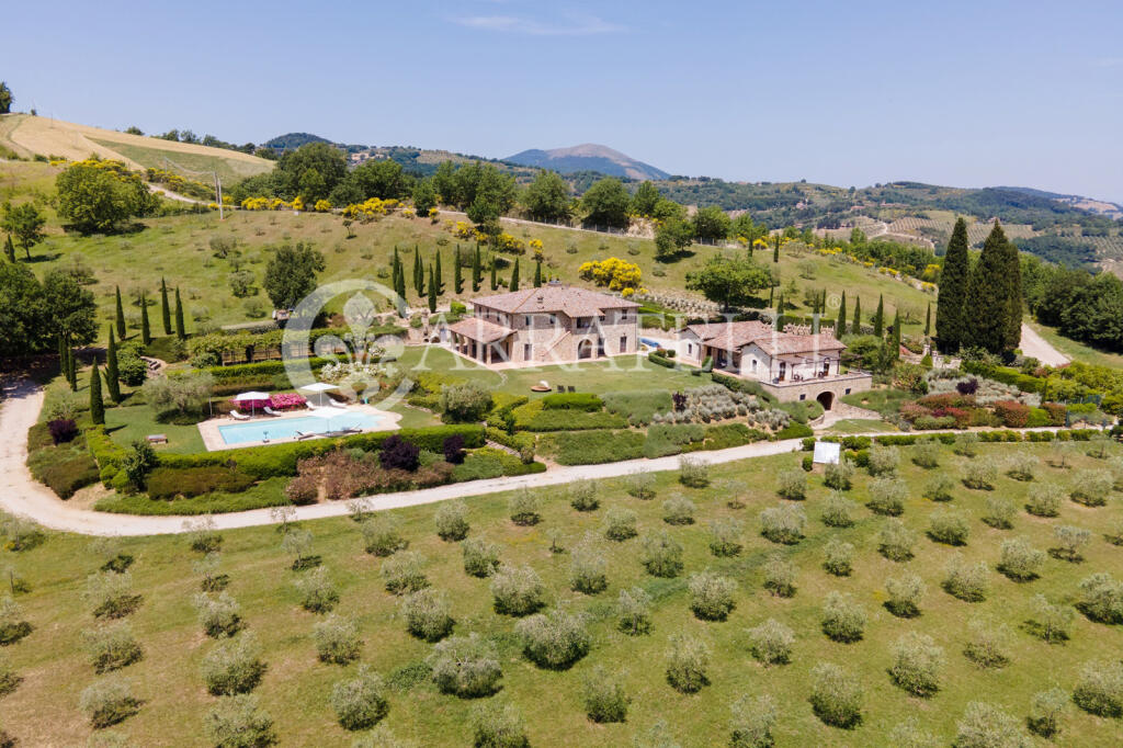 6 bed Farm House in Umbria, Perugia, Perugia