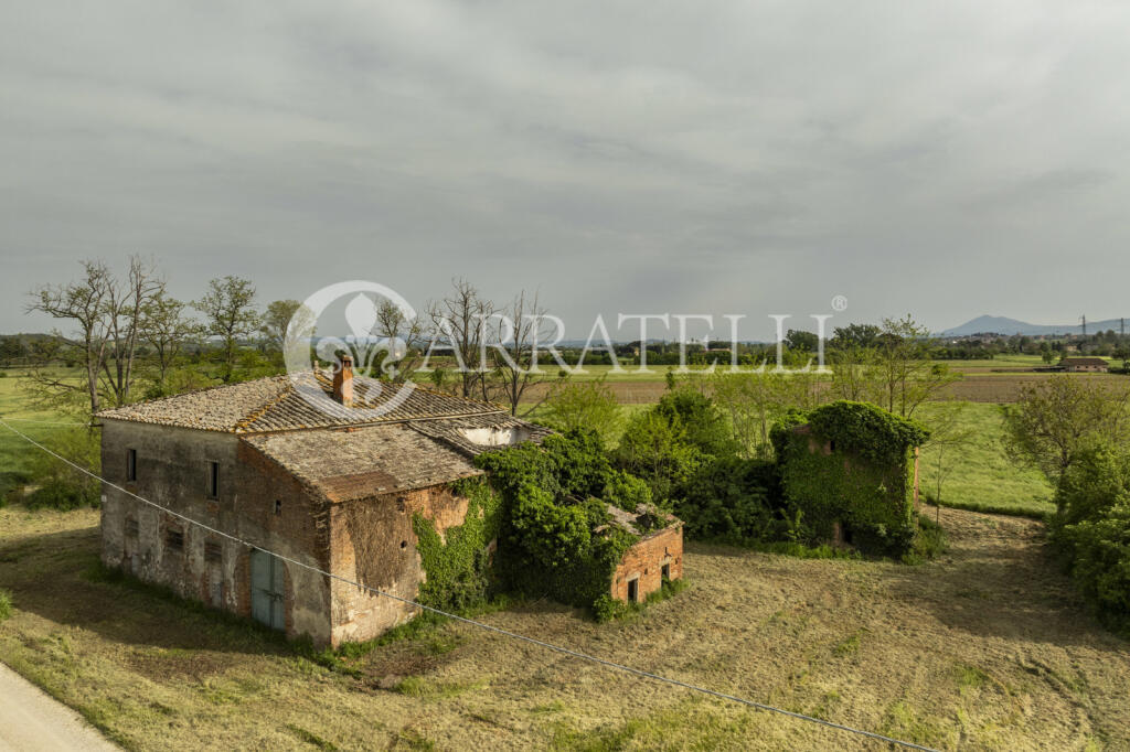 5 bedroom Farm House for sale in Tuscany, Siena...
