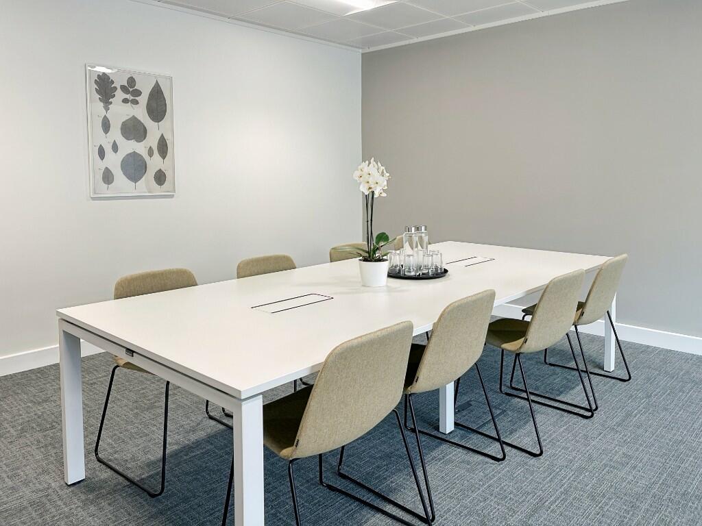 Additional property image - Solihull Parkway, B37 7WY