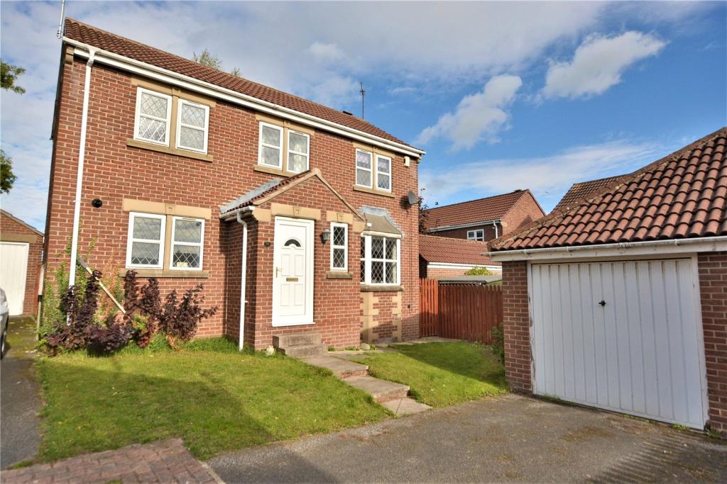 3 bedroom detached house for sale in Willow Avenue, Clifford, Wetherby