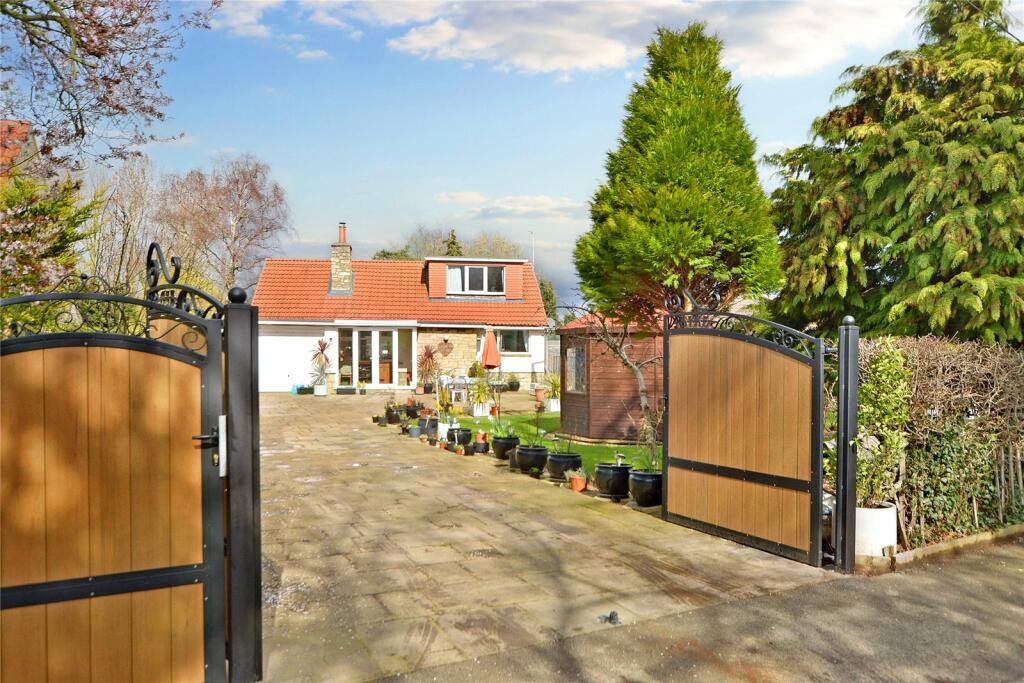 3 bedroom detached bungalow for sale in Red Syke, Hall Park Road