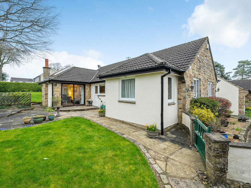 3 bedroom detached bungalow for sale in Nichols Close, Wetherby, West Yorkshire, LS22