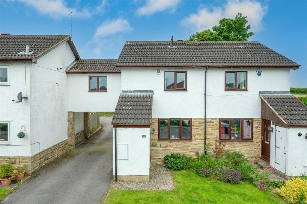 3 bedroom semidetached house for sale in Kings Meadow Close, Wetherby, West Yorkshire, LS22