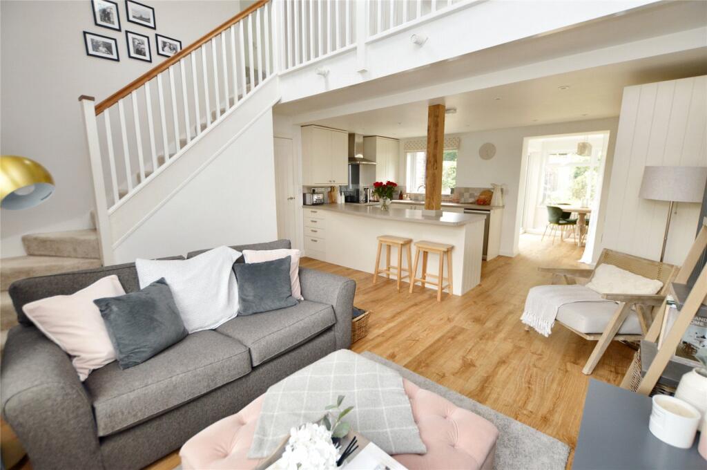 2 bedroom semidetached house for sale in Kelcbar Way, Tadcaster, North