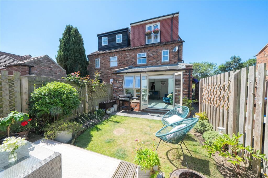 Main image of property: Low Croft, Church Fenton Lane, Ulleskelf, Tadcaster, North Yorkshire