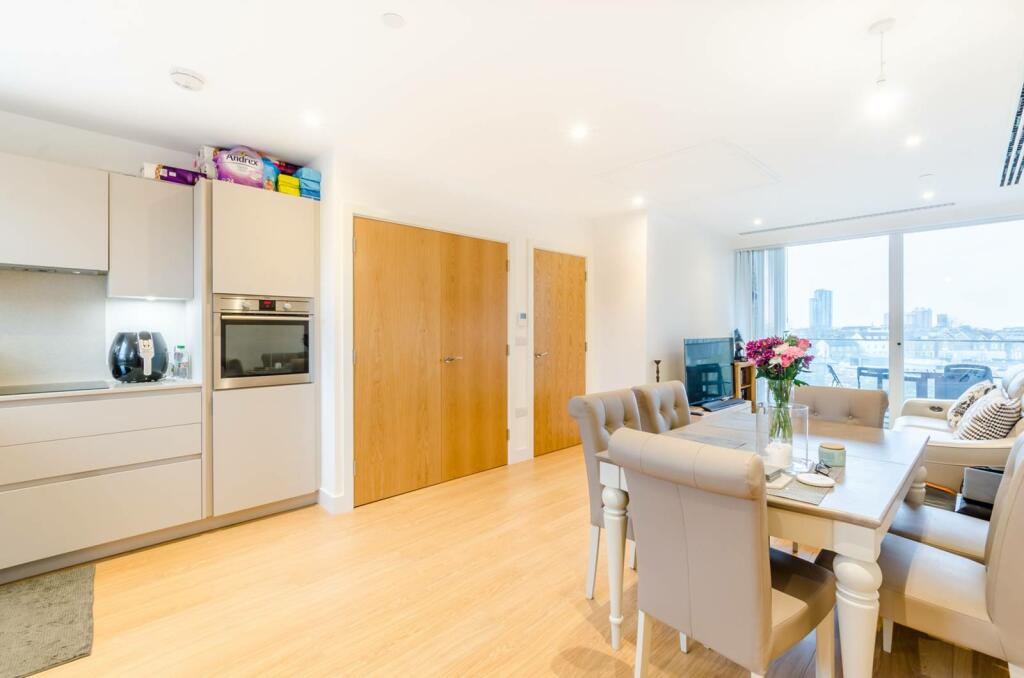 Additional property image - Cherry Orchard Road, Croydon, CR0