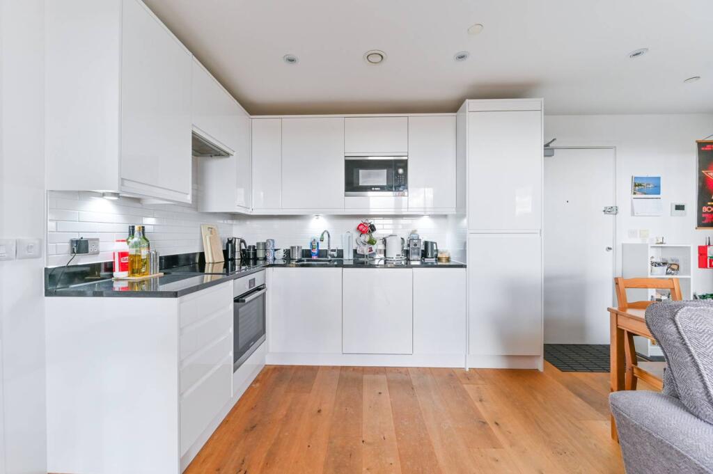 Main image of property: South End, Croydon, CR0