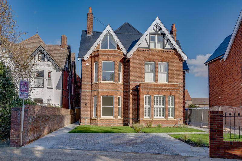 4 bedroom semidetached house for sale in Crescent Road, Alverstoke, PO12