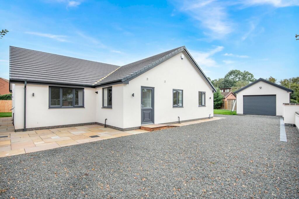 3 bedroom detached bungalow for sale in Greenside, Rampton, Retford, DN22