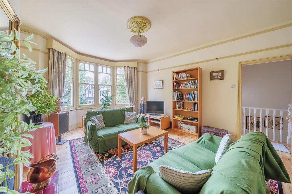 3 bedroom flat for sale in Park Avenue South, Crouch End, London, N8